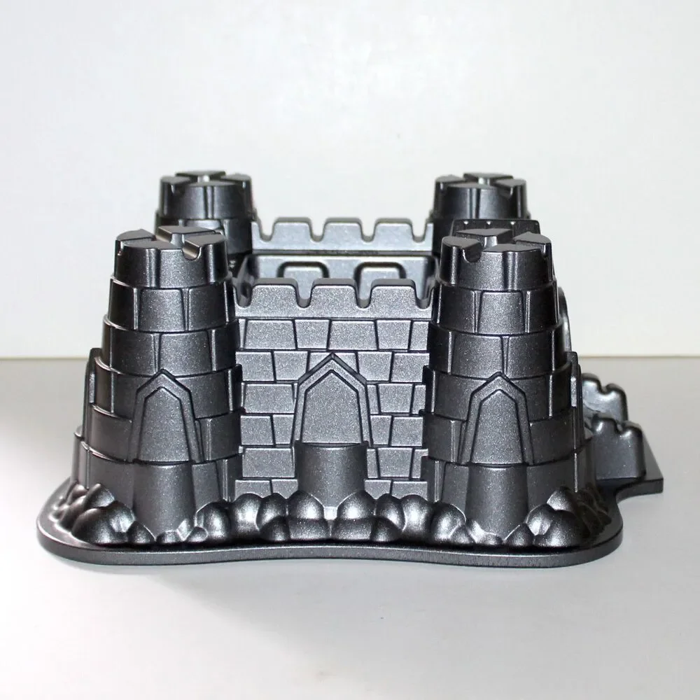 Nordic Ware Castle Bundt Cake Pan bakeware nonstick 10 cup Cast Aluminum USA